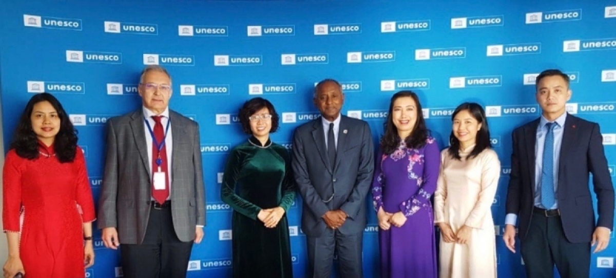 Vietnam attends 215th session of UNESCO Executive Board